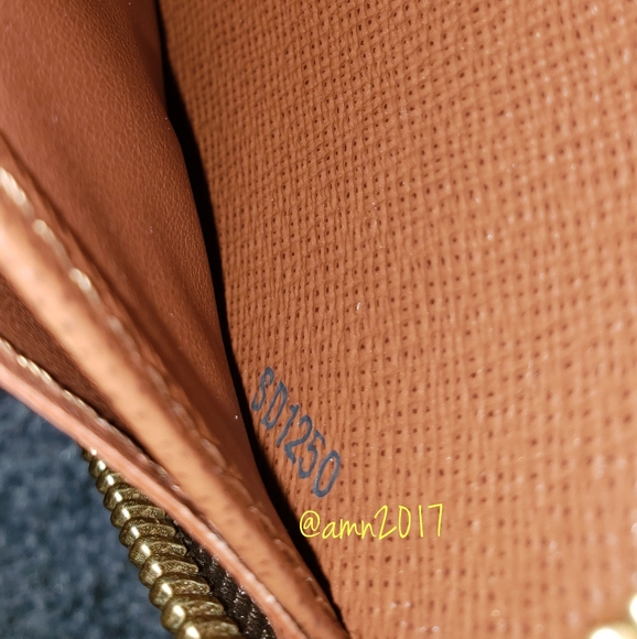 Louis Vuitton Monogram Zippy Wallet - Picture 10 of 13